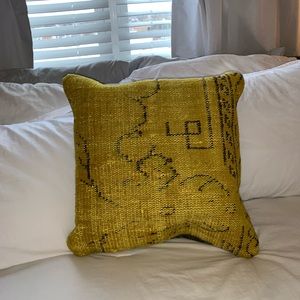 DESIGN PILLOW